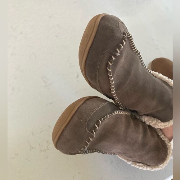 Blondo Brown Suede Serene Moccasin Sherpa Lined Booties Size 8M - Picture 4 of 8